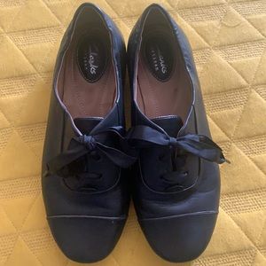 clarks leather loafer